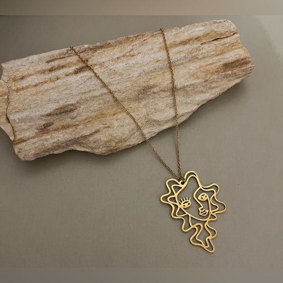Gold Minimalist Woman’s Face Outline Necklace - Artsy Trendy Necklace - Picture 7 of 16